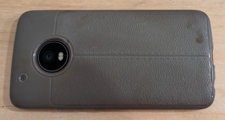 Motorola Moto G5 Plus 32GB (Unlocked) Lunar Grey  - Image 4 of 4