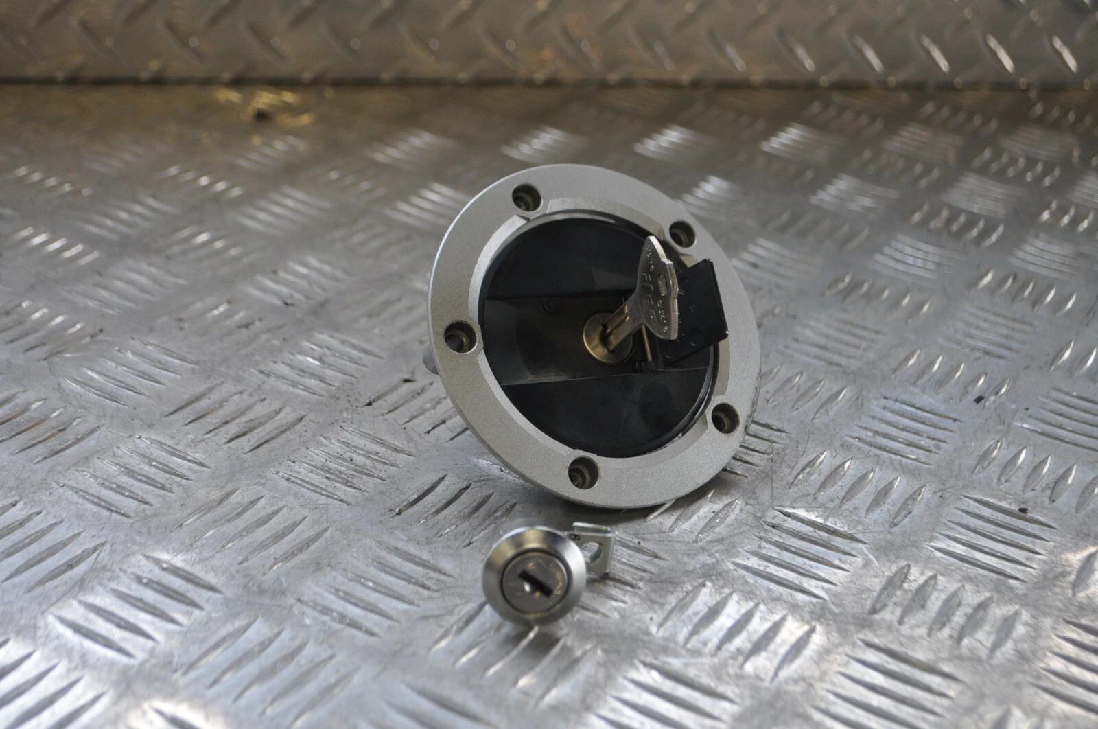 LOCK SET