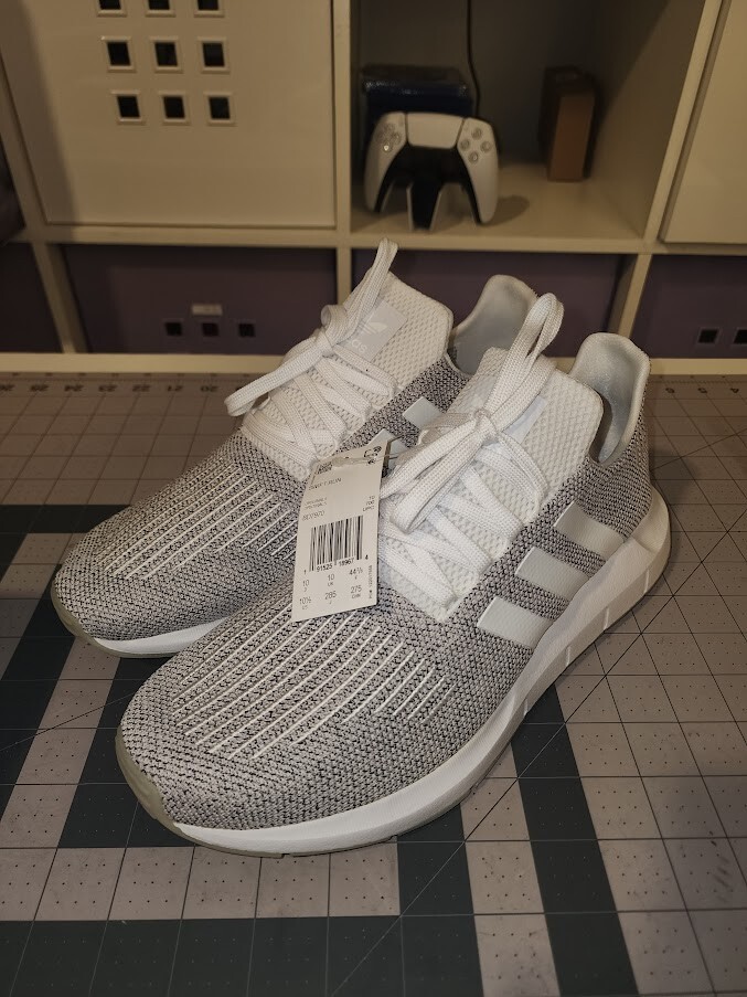 ☺️ Adidas Swift Run Shoes Womens Sz 10.5 Gray White Athletic