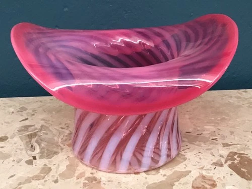 FENTON CRANBERRY OPALESCENT SWIRL TOP HAT VASE LARGE SIZE 6.5" T x 5.5" B