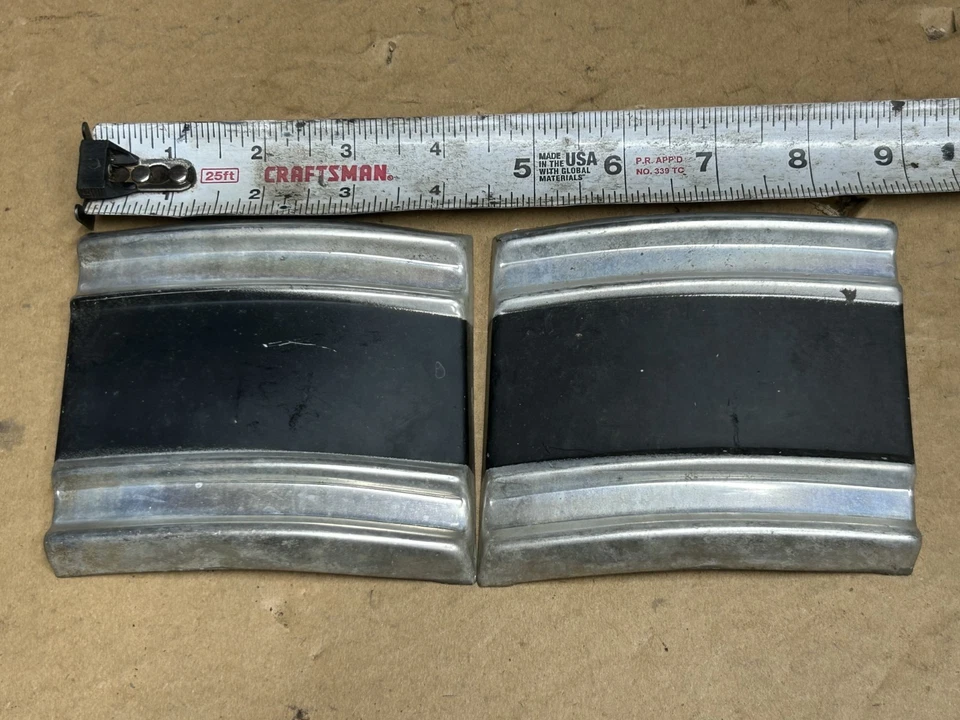 Dodge D100 72-80 - Par de molduras de esquina de cabina baja MOLDEADO W100 camión 4x4 Foto 3 de 4