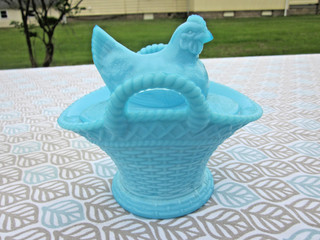 FABULOUS VINTAGE Westmoreland BLUE SLAG Glass Hen on Nest ON Basket Candy Dish