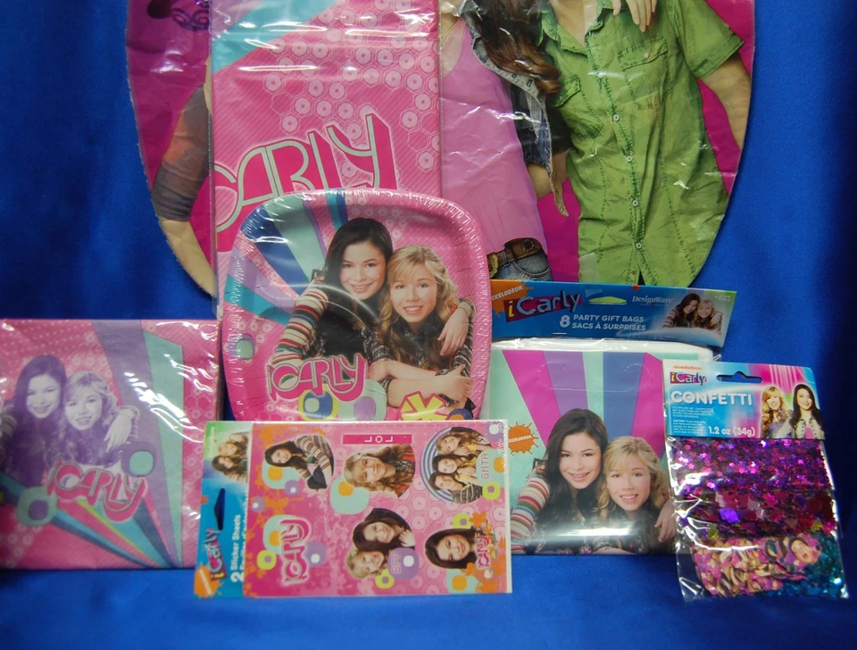 I Carly Party Set #8 Napkins Tablecover Cups Loot Bags Foil Balloon Stickers - Image 4 of 4