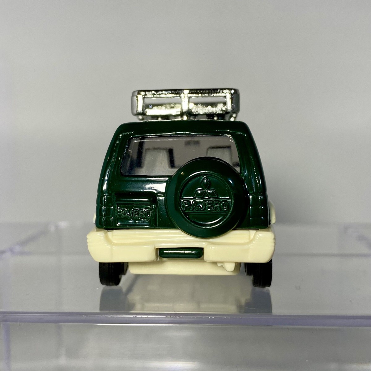 Tomy Tomica Mitsubishi Pajero (RV) Metal Top 1:61 Scale