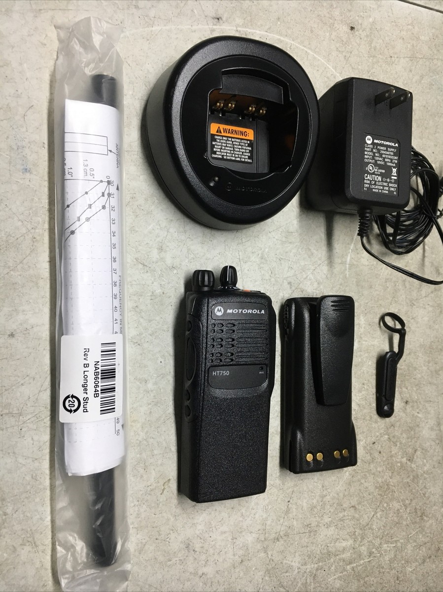 MOTOROLA HT750 LOW BAND 29.7-42MHz 16CH 6W RADIO