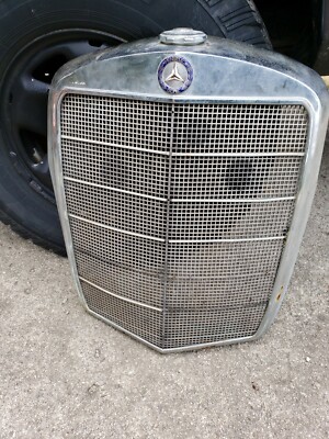 MERCEDES 220S/Se Coupe & Cabriolet 127  Grille Assembly  Nice  10 180 880 03 83