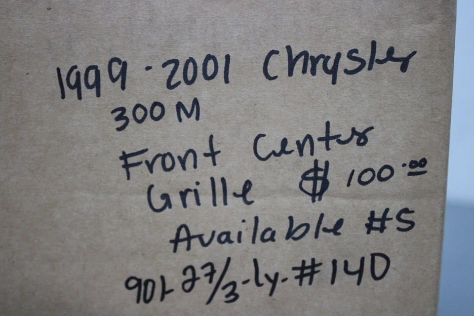 1999 2001 CHRYSLER 300M FRONT CENTER GRILLE - Image 4 of 4