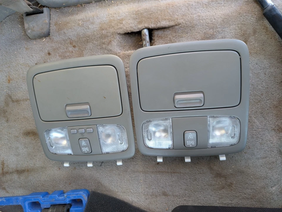 04-08 TOYOTA SOLARA / 05-06 4RUNNER CONSOLA TECHO CÚPULA MAPA LUZ 89755-AA010-B Foto 4 de 4