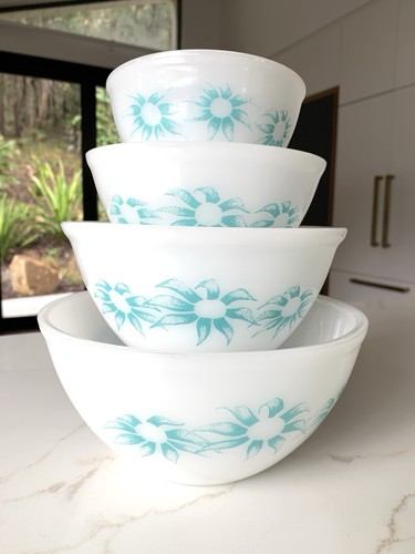 Agee Pyrex Turquoise Flannel Flowers Nesting Bowl Set