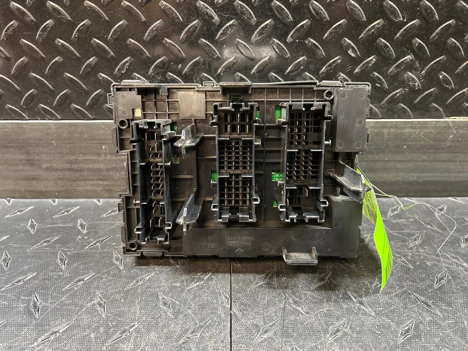 07-09 Equinox Engine Fuse Box 3.4L AT AWD 25886116 Foto 3 de 3