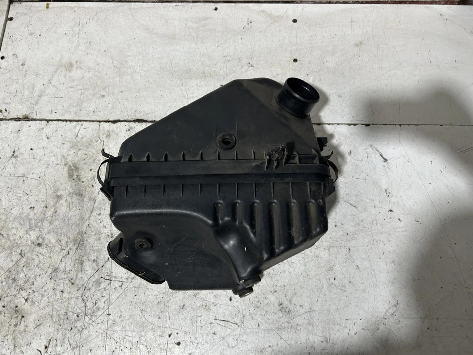 Holden Apollo Air Cleaner Box JM 02/1993-06/1997 - image 3 of 4