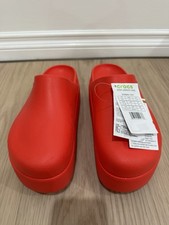 crocs dylan platform clog. Size W10
