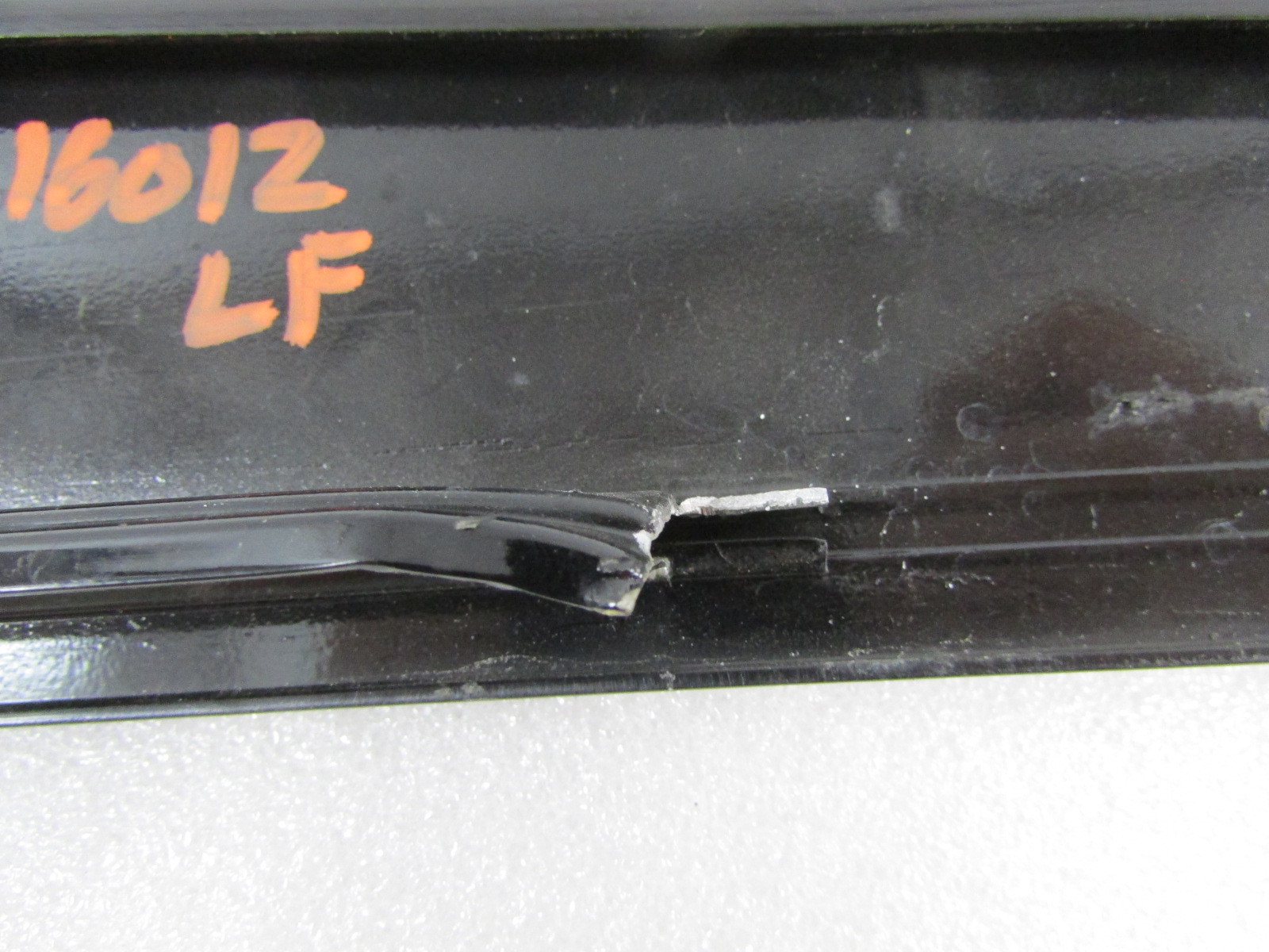 Maserati Quattroporte, LH, Left Front Door Moulding/Trim, Used, P/N 670066400