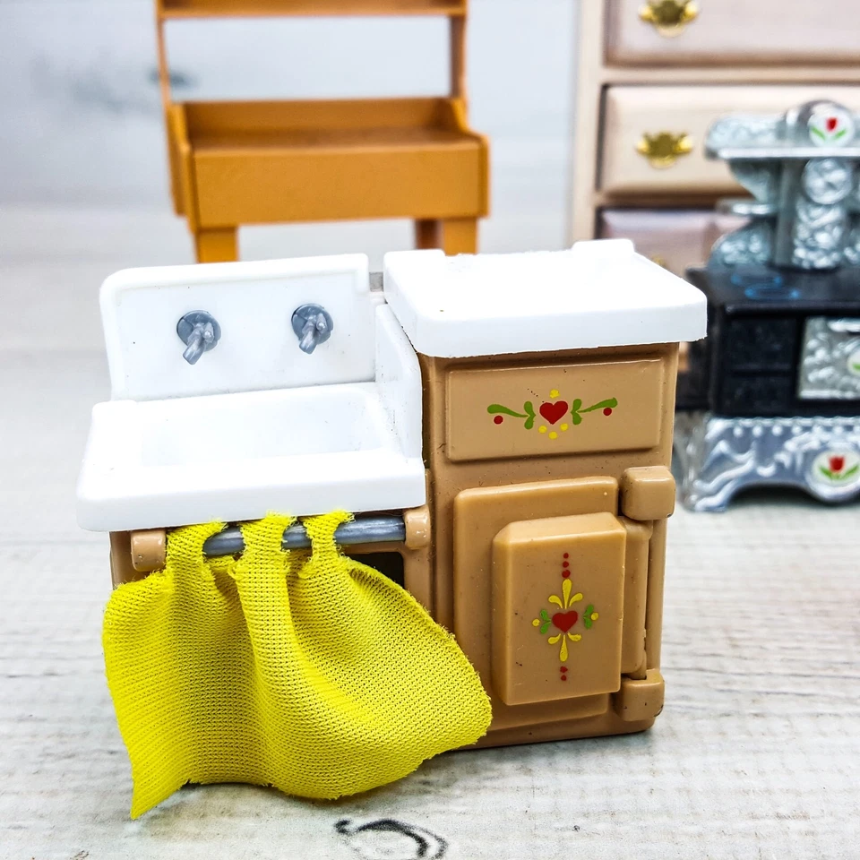 LOTE de 11 muebles vintage para casa de muñecas Mattel Die Cast estufa fregadero Tomy Bakers rack Foto 2 de 4