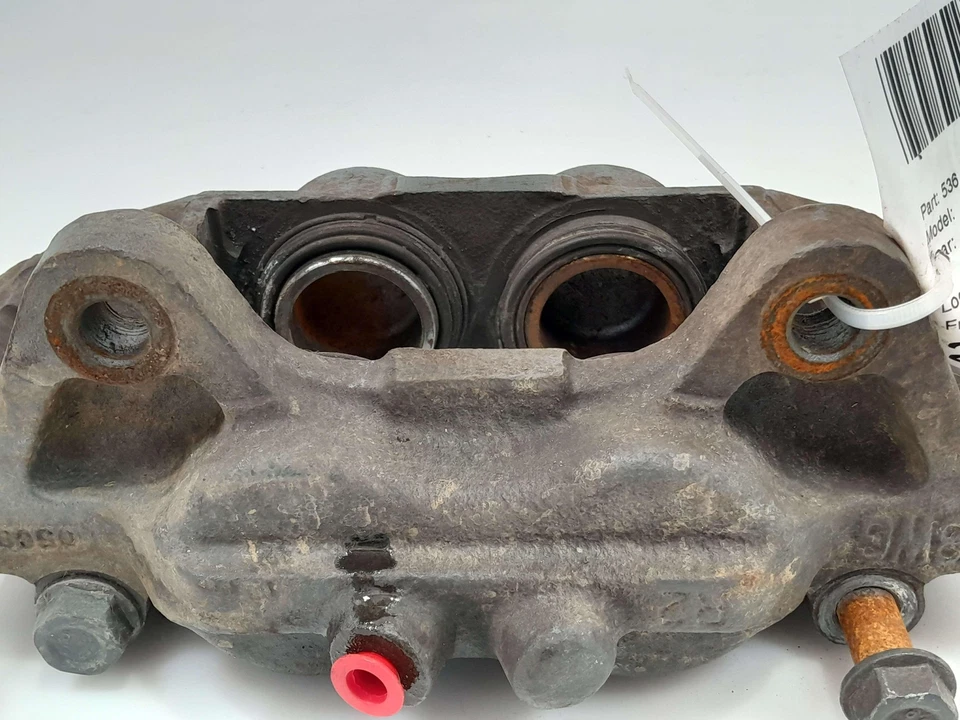 05-23 Conjunto de pinza de freno delantera Toyota Tacoma 4x4 lado del pasajero derecho OEM Foto 4 de 4