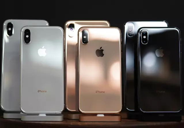 Apple iPhone XS ,XS Max Unlocked Various Colors 64GB 256GB