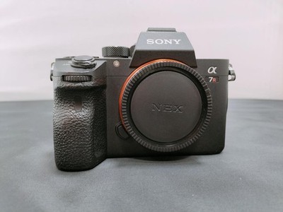 Sony A7R III Mirrorless Camera NFC Bluetooth Wi-Fi 42.4MP
