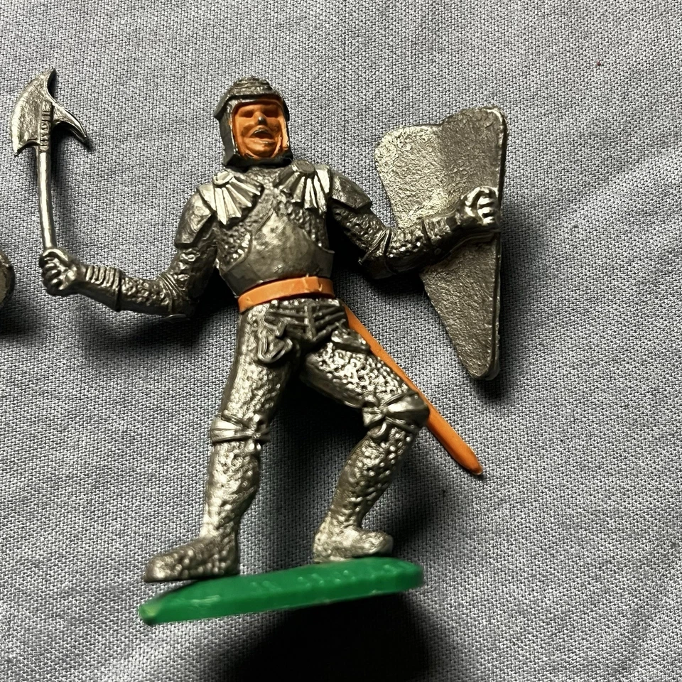 Vintage Timpo Medieval Crusader Knights & Revolutionary Soldier / Figurine Lot 6 - image 4 of 4