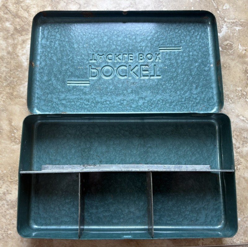 Vintage 4 Compartment Pocket Tackle Box Metal Hinged Green  6.5"