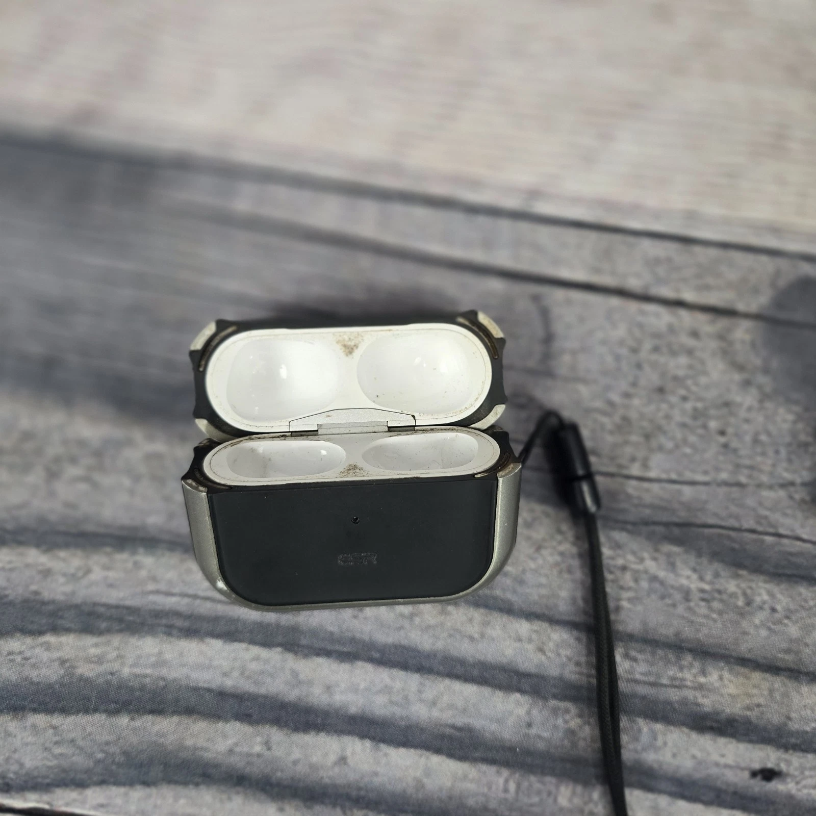 Apple AirPods Pro Charging CASE 2nd Gen USB‑C Black Removable Rubber Outer Shell