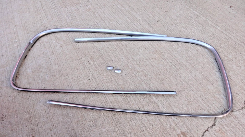 1940 1941 1942 Plymouth WINDSHIELD STAINLESS TRIM MOLDINGS Original pair Dodge Foto 2 de 4