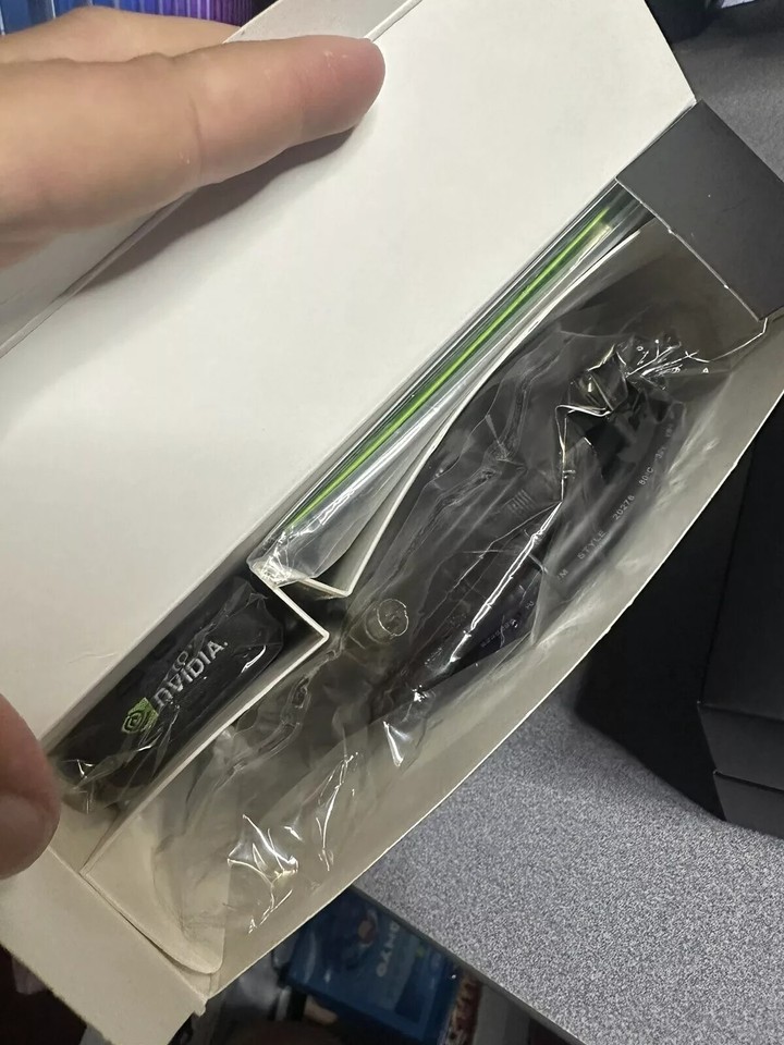 Émetteur IR NVIDIA 3D Vision P854 - Compatible Lunettes 3D Versions 1 Et 2 - Occasion