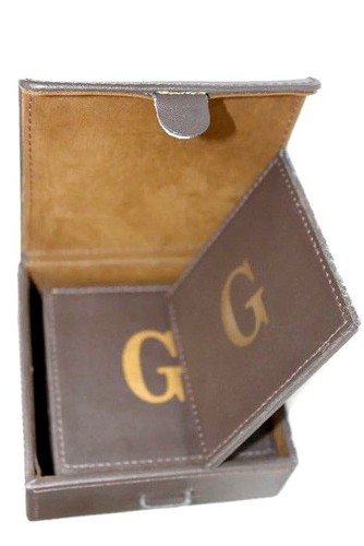 Leder Untersetzer 6er Set mit Lederetui bedruckt Gold Buchstabe G Sattel - Bild 6 von 9