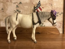 Breyer - Alabaster OLD TIMER Model Horse - Cu...