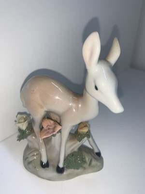 Porzellan Figur Reh Hirsch mit Blumen