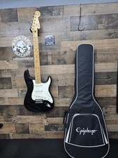 Fender Stratocaster Squier Series Coreana 1995 ottima qualità costruttiva e borsa gig