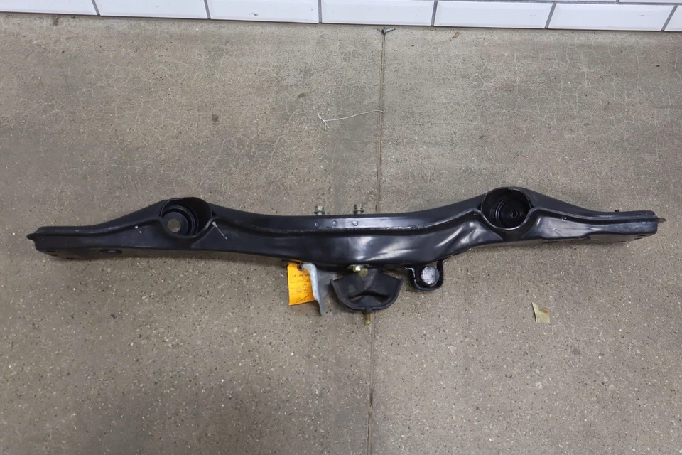 1985-1987 Honda Prelude (Carbureted Engine) Front Undercarriage Crossmember Foto 2 de 4