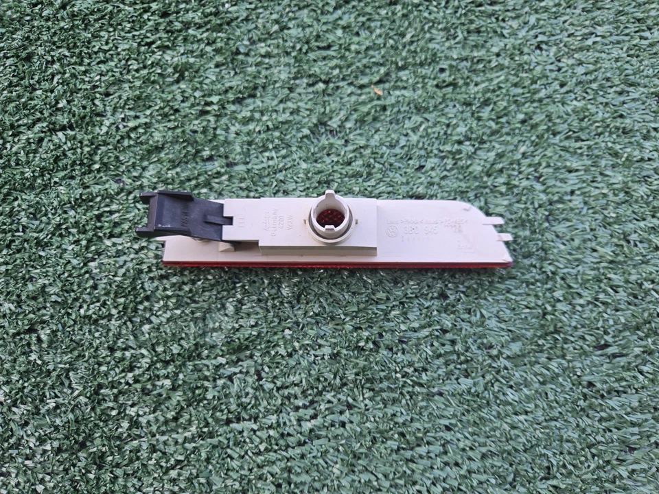 01-05 Volkswagen Passat Passenger Rear Bumper Side Marker Light Lamp OEM - Image 3 of 3