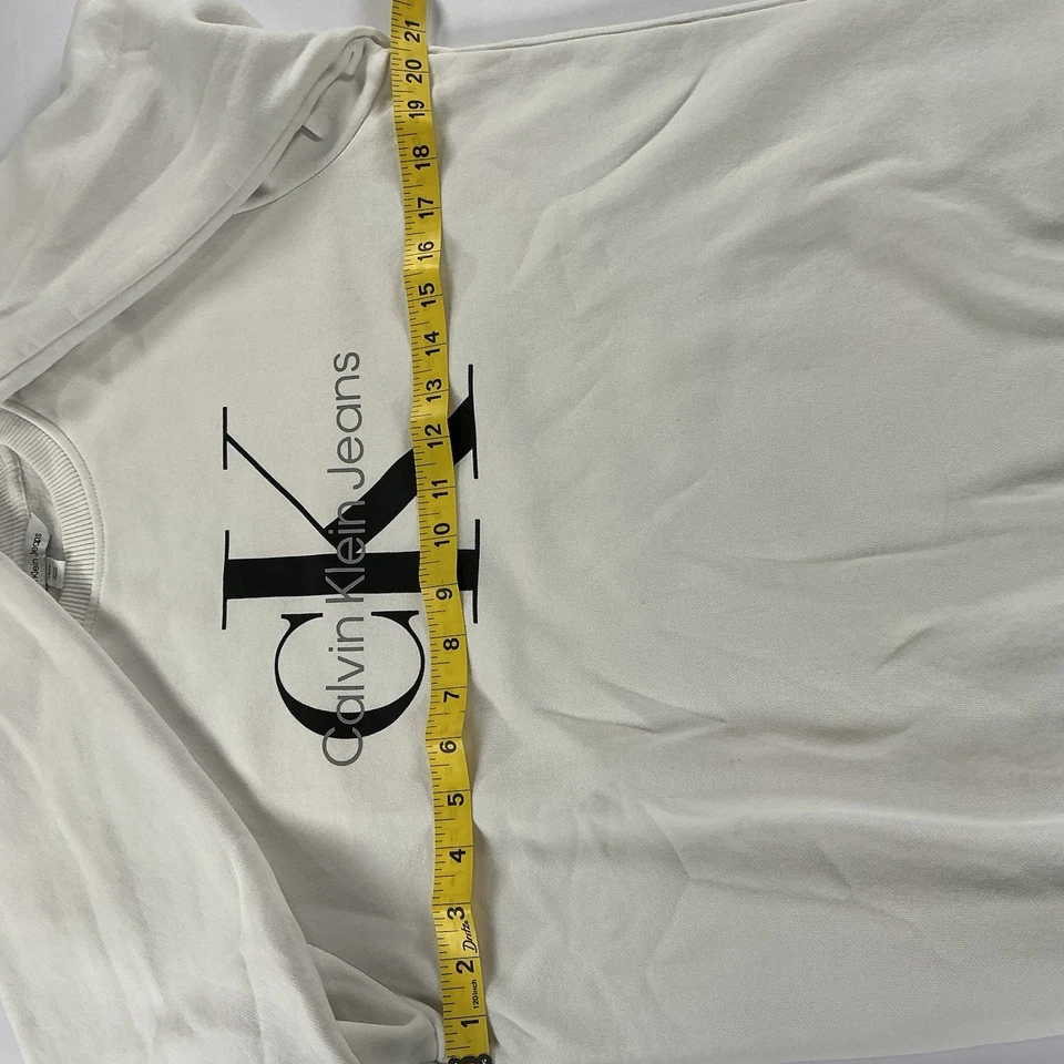 Sudadera Calvin Klein Jeans Para Hombres Logo CK Polar Pullover Cuello Redondo Negro Blanco Foto 3 de 4