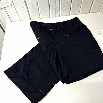 Columbia Omni-Shield Women s Black Chino Shorts Size 8 Regular Mid Rise Button