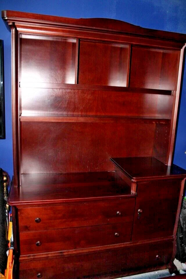 Cherry Wood 3-Piece Children Bedroom Set Very Good Condition Pali Design - Image 2 of 4