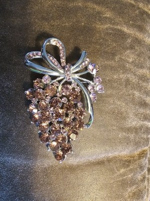 Vintage Gorgeous Pink Rhinestone Grape Cluster with Bow Brooch/pin