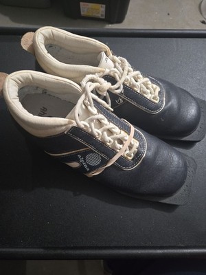 Vintage Alpina Cross-Country Ski Boots Blue and Cream Leather Size EU39