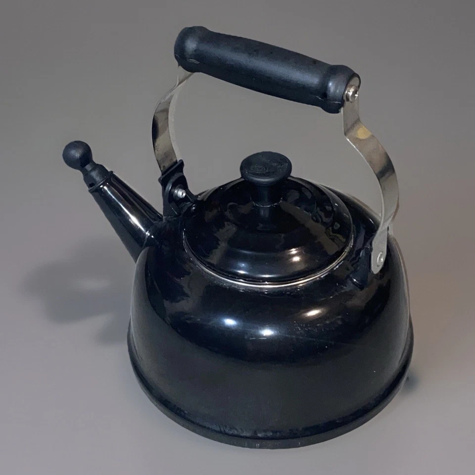 Tetera vintage Le Creuset esmalte negro 2,2 cuartos 2,1 litros tetera rara Foto 2 de 4