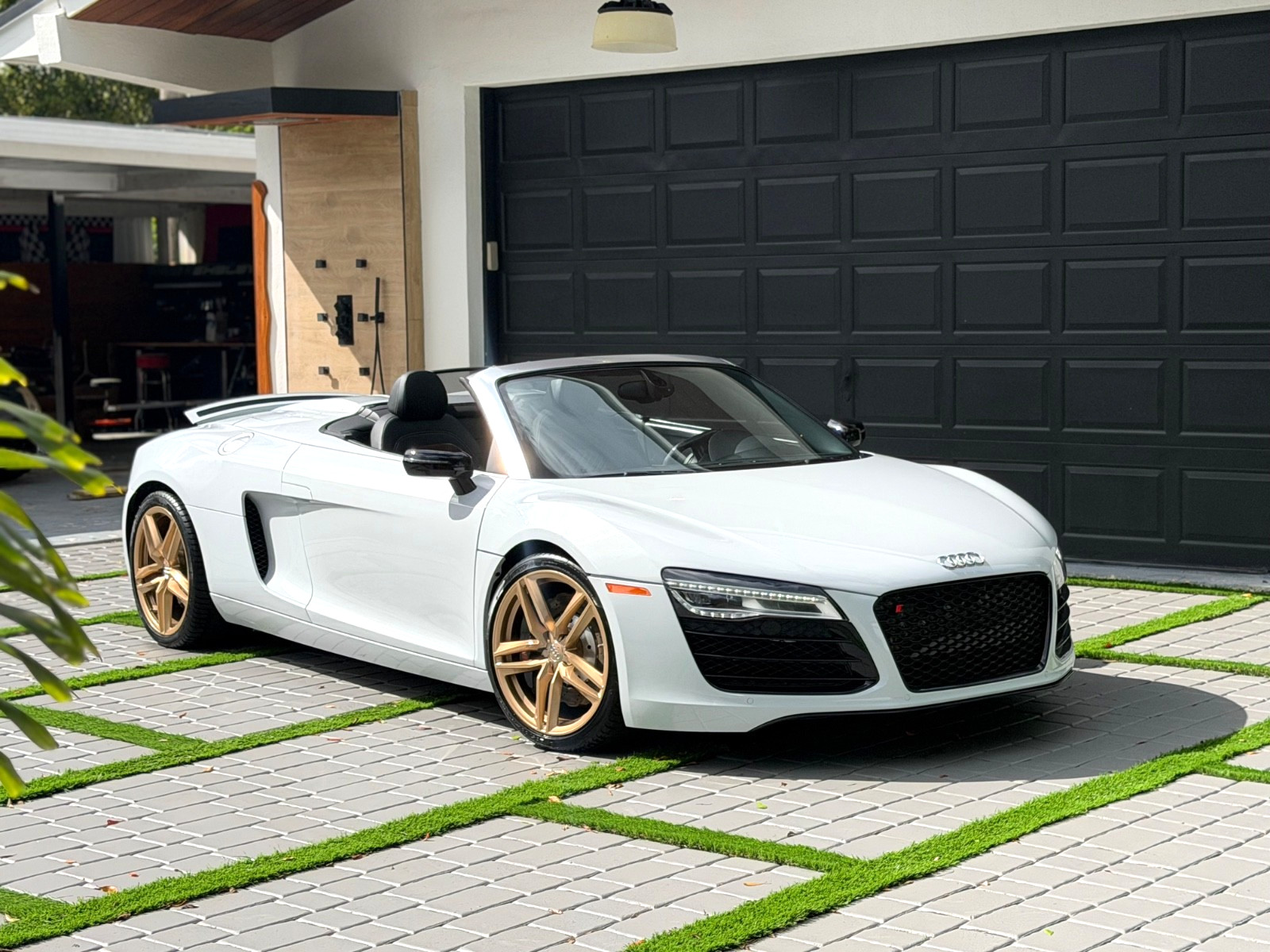 2014 Audi R8 4.2 QUATTRO SPYDER V8 MSRP $156K