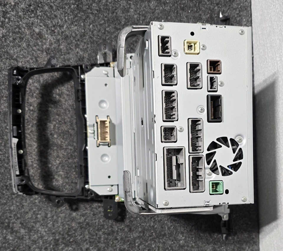 ACURA TLX A/V Equipment display, US market, 19, 20 - Изображение 2 из 4