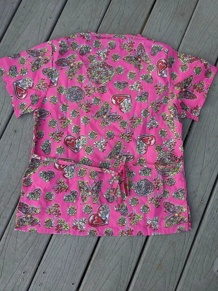 Blusa Médica Beverly Hill Uniforme Mediana Enfermería Rosa Cachemira Cuello en V Cómoda Foto 3 de 4