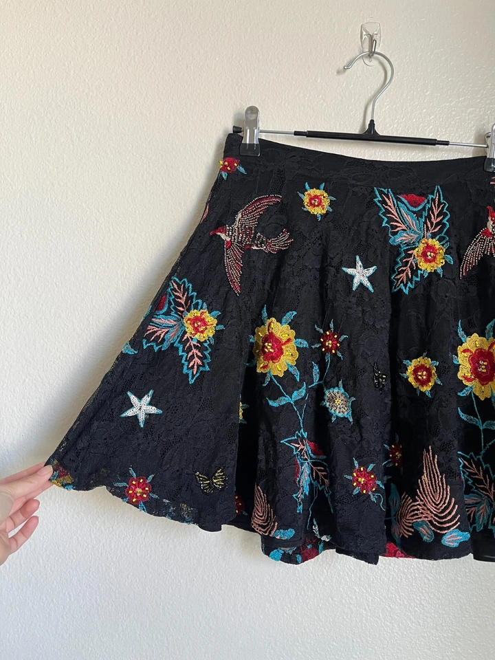 Alice + Olivia Women's Floral Bird Embellished Lace Skirt in Black Size US 2 - Image 2 of 4