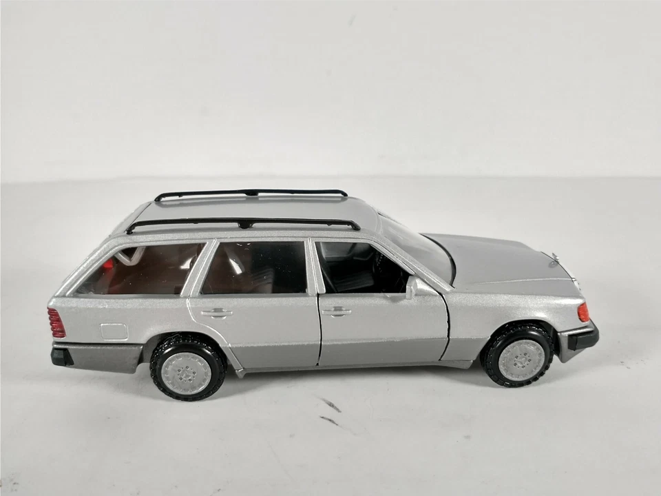 Mercedes-Benz 200TD 300TD Turbo 4Matic Conrad Modelo 1:35 Diecast Nº 1503 Foto 3 de 4