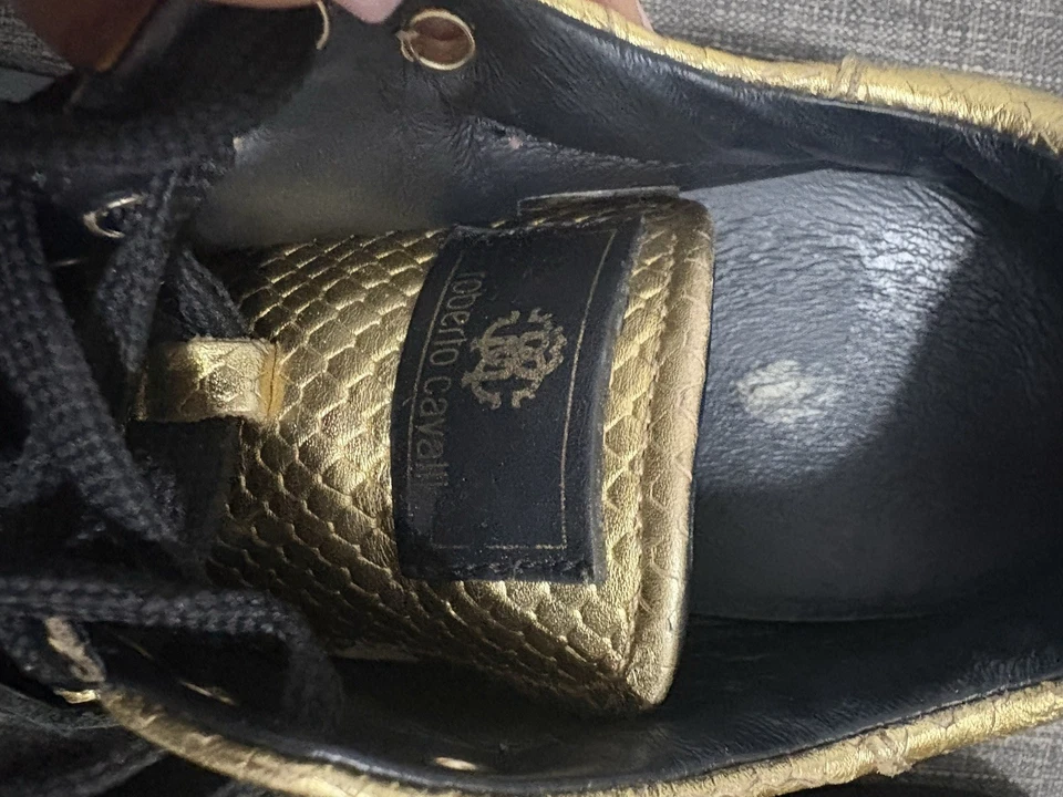 Zapatillas de plataforma Roberto Cavalli doradas con estampado de serpiente Foto 4 de 4