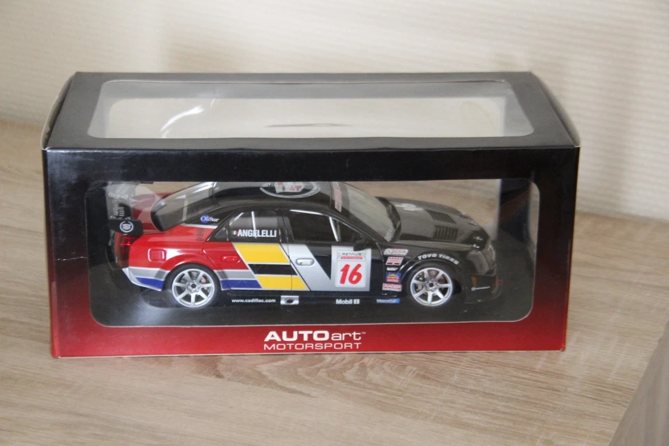Cadillac CTS-V SCCA World Challenge 2004 Winner Sebring AUTO ART 1/18 - Photo 2/4