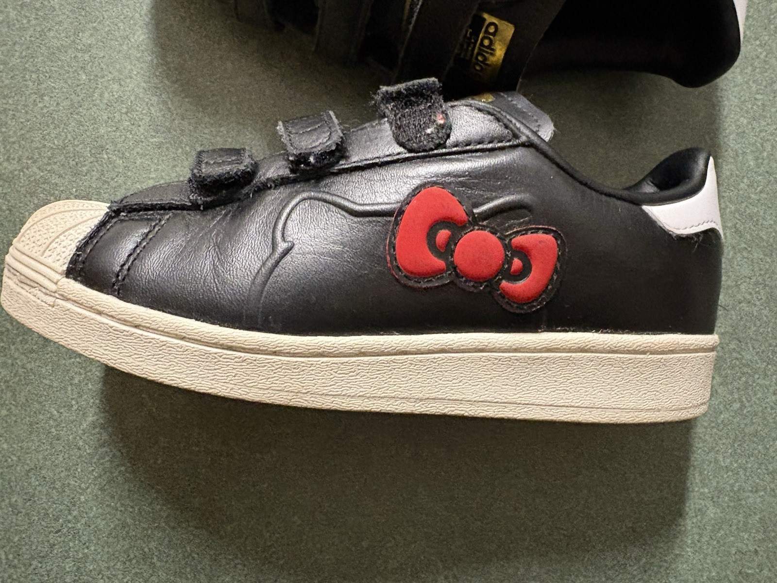 Adidas Hello Kitty Superstar Youth Kids Girls Shoe Size 1 Black White Red Bow thumbnail 5