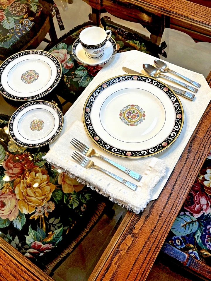 Wedgewood Bone China, hermoso Runnymede azul oscuro, juego de vajilla de 8. Foto 3 de 4