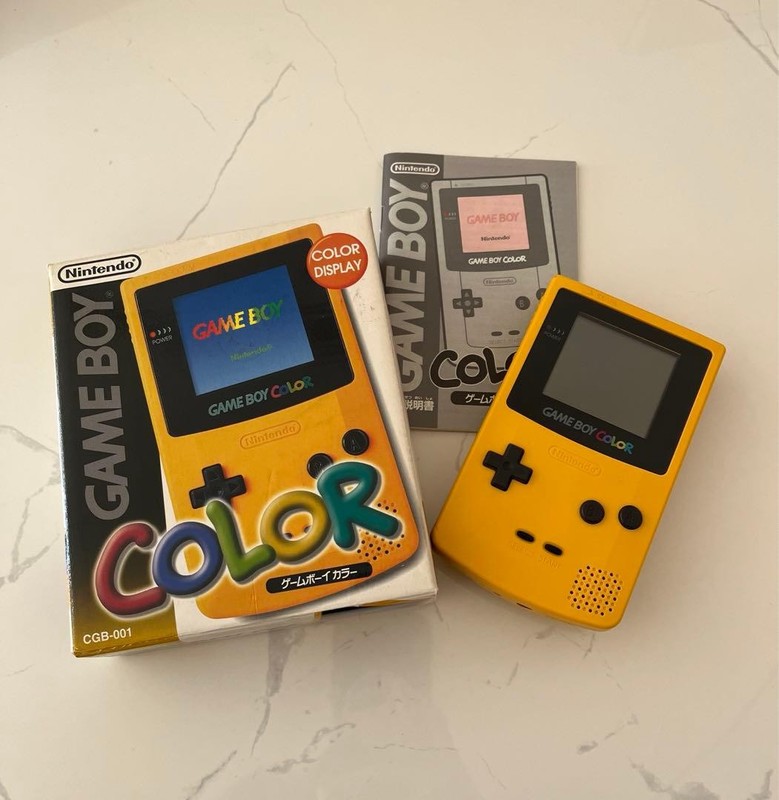 Nintendo Game Boy Color Yellow with box & manual - tested, works, used