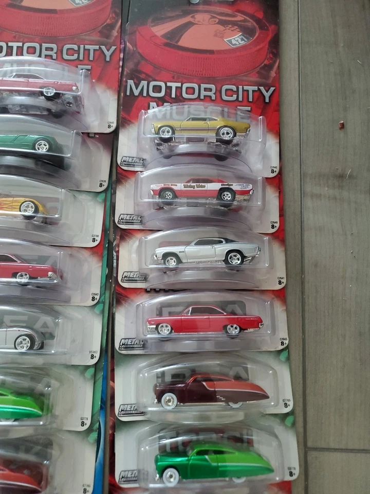 Hot Wheels 100% Preferred Lot of 34 Dart Hummer Celica Viper Apache Chevelle J - Image 3 of 4