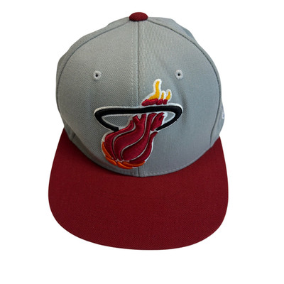 Mitchell & Ness NBA Miami Heat Baseball Cap Mütze Grau Rot Logo One Size Snap...
